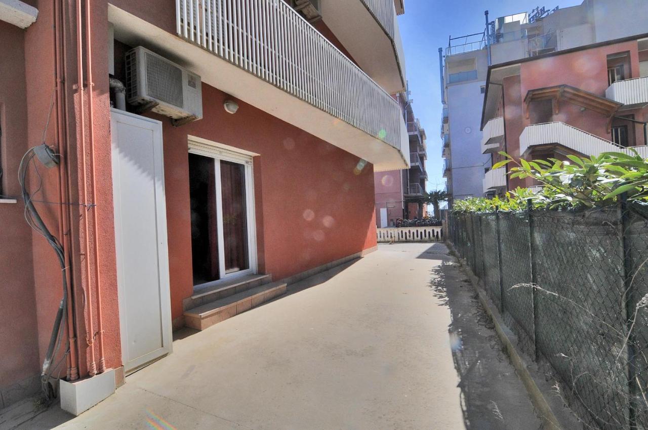Milan Apartman Caorle Kültér fotó